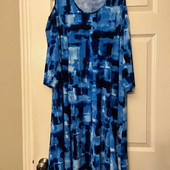 Susan Graver Cold Shoulder Liquid Knit Dress. 36”L Pit -Pit 17” BL 40 1/2” - Picture 3 of 4